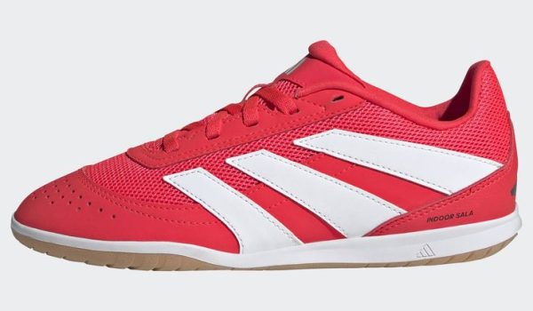 کفش‌های کتانی برای پیاده‌روی